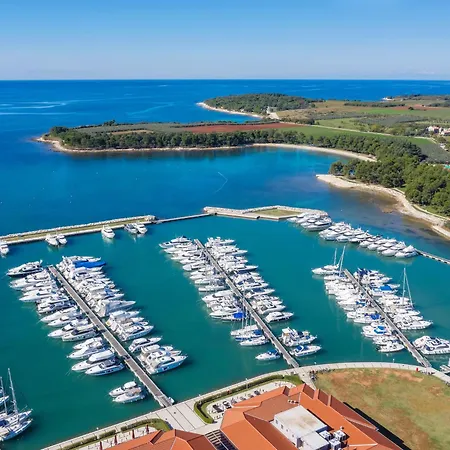 Studio-wohnung In Novigrad By Interhome *